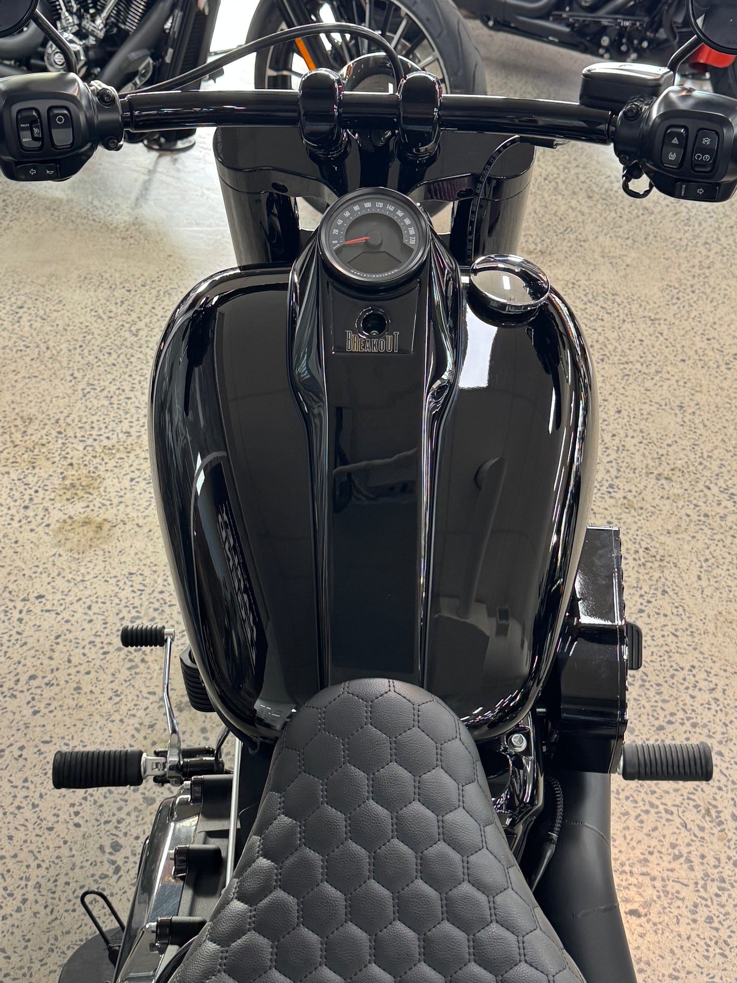 Big Daddy Customs Speedo / Dash Relocation Kit – Breakout 2025-Up
