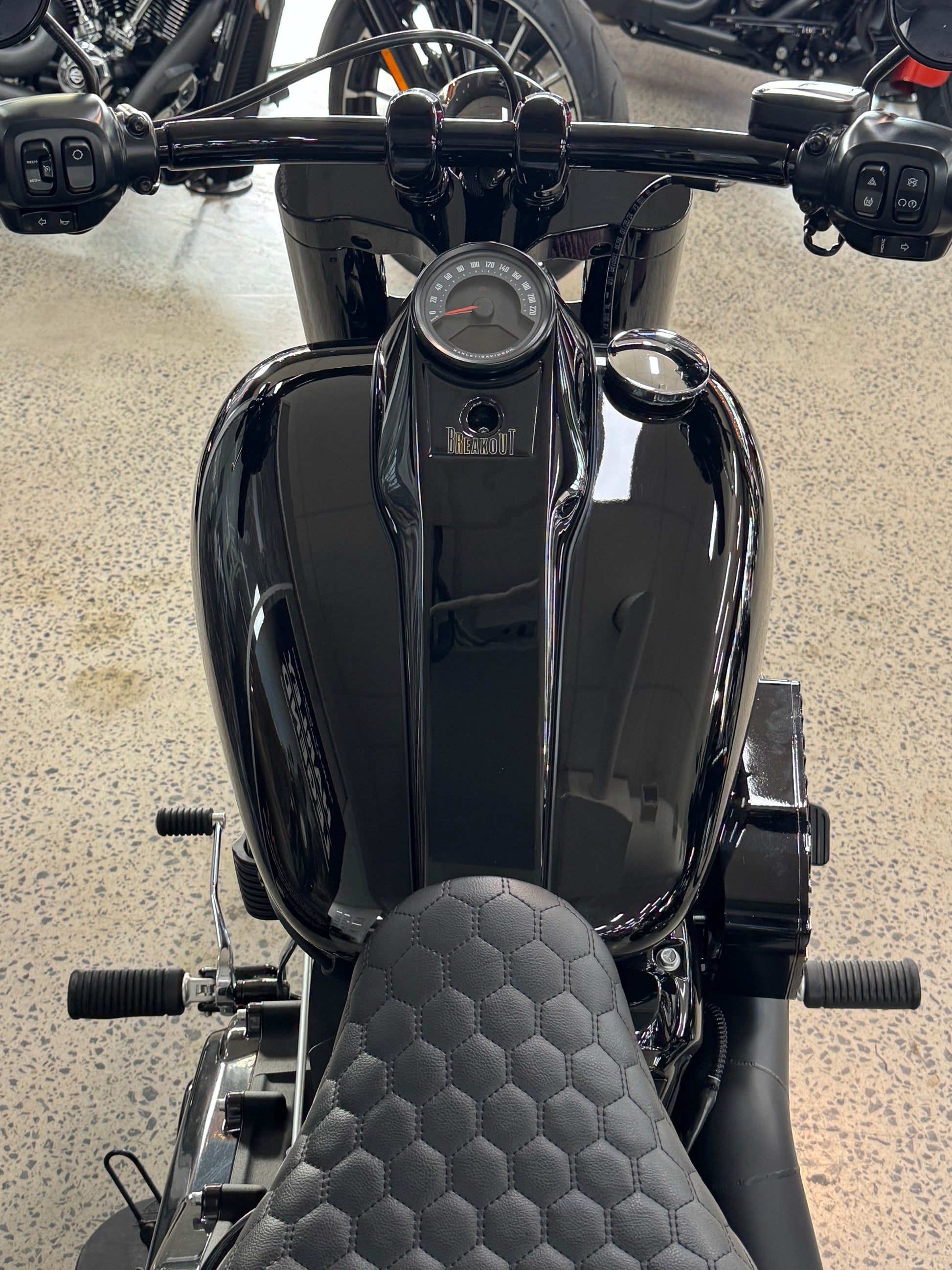 Big Daddy Customs Speedo / Dash Relocation Kit – Breakout 2025-Up