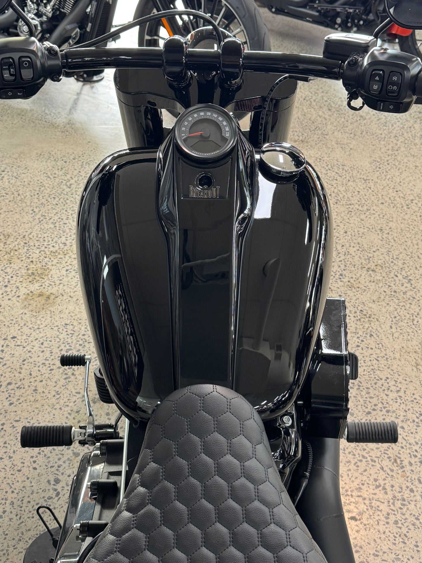 Big Daddy Customs Speedo / Dash Relocation Kit – Breakout 2025-Up