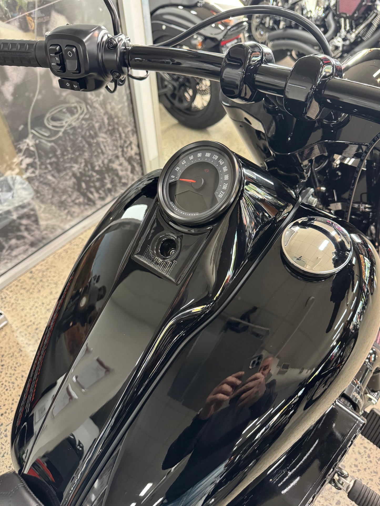 Big Daddy Customs Speedo / Dash Relocation Kit – Breakout 2025-Up