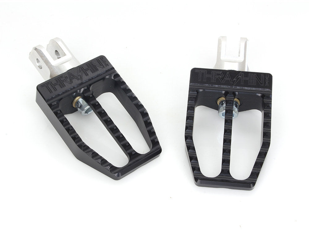 Thrashin Militant Footpegs – Softail 2018-Up