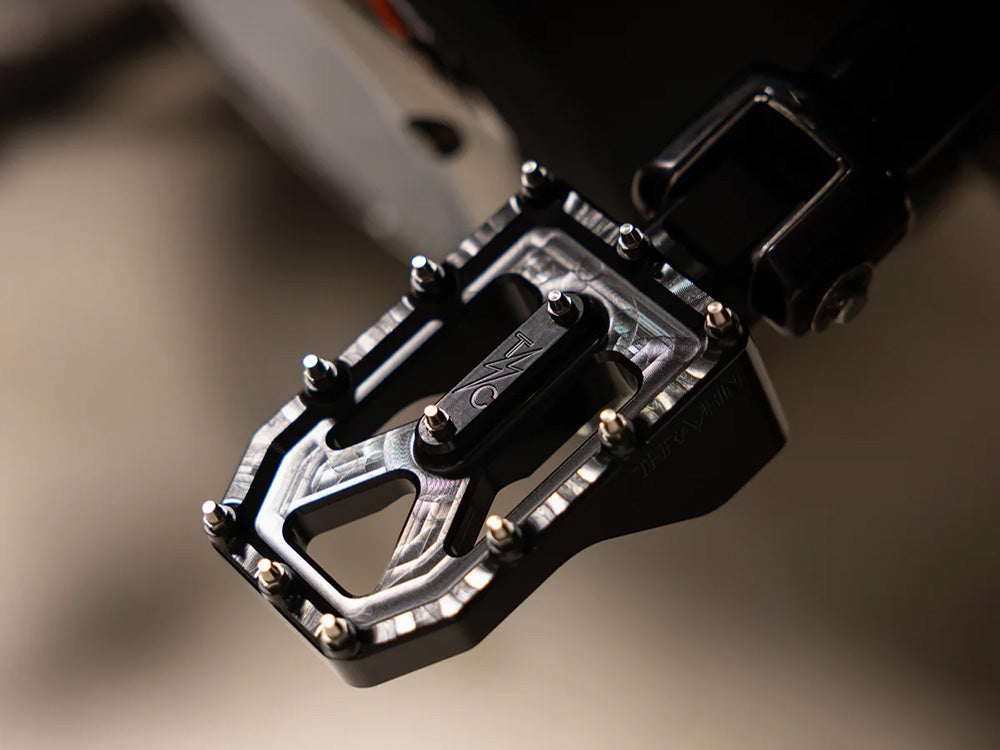 Thrashin Aggressor Footpegs – Softail 2018-Up