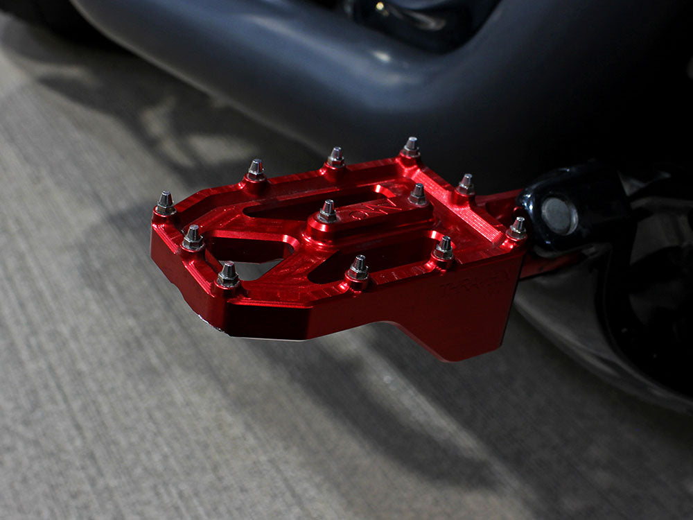 Thrashin Aggressor Footpegs – Softail 2018-Up