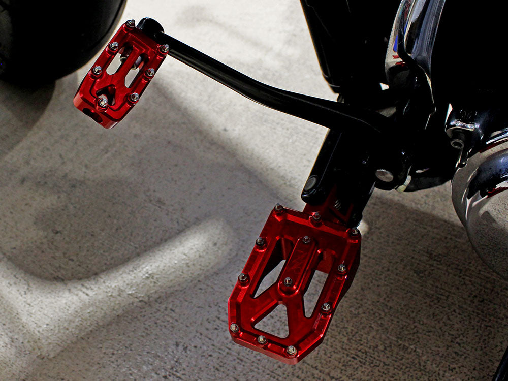 Thrashin Aggressor Footpegs – Softail 2018-Up