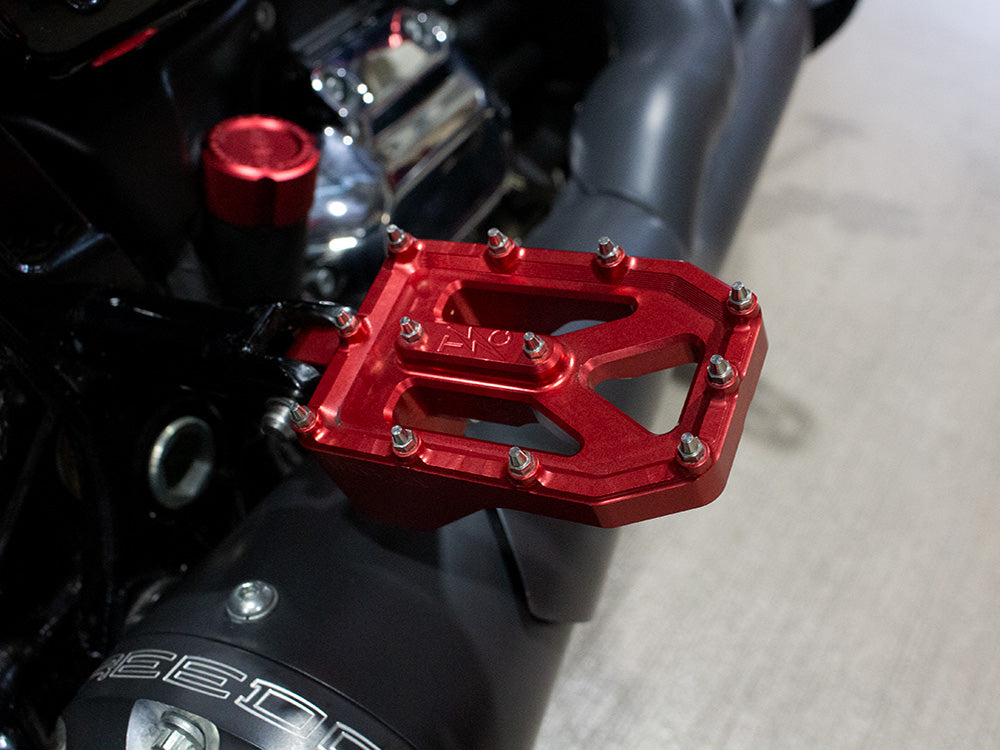 Thrashin Aggressor Footpegs – Softail 2018-Up