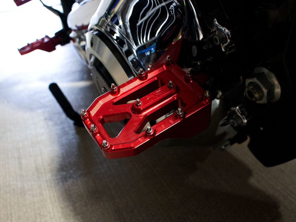 Thrashin Aggressor Footpegs – Softail 2018-Up