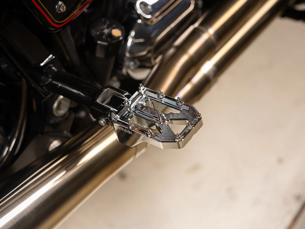 Thrashin Aggressor Footpegs – Softail 2018-Up