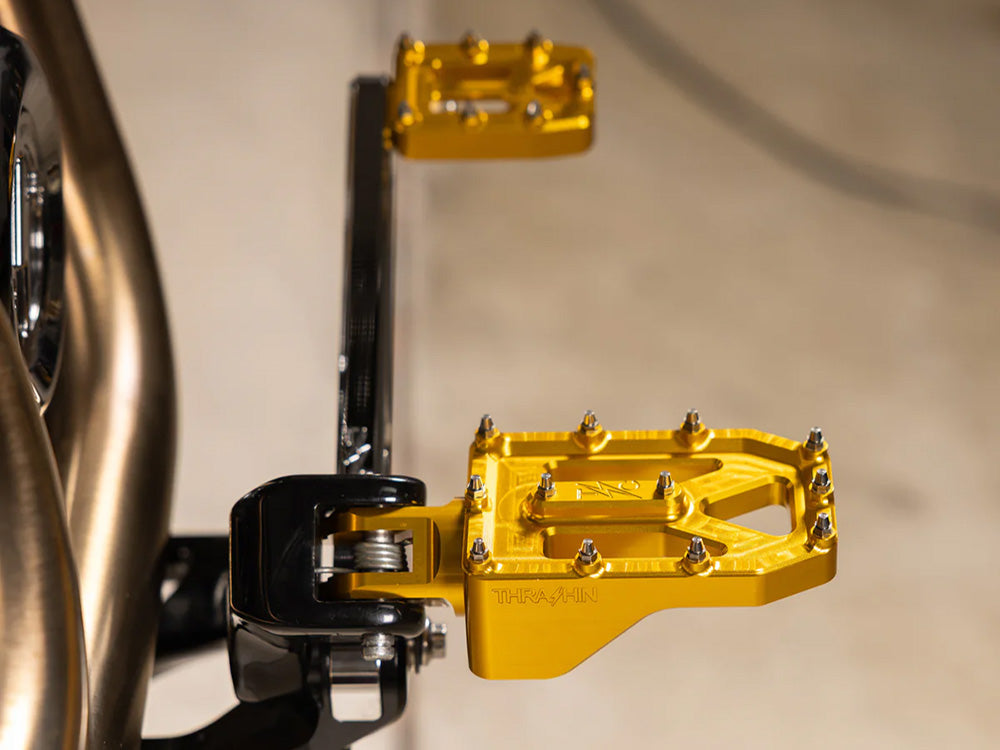 Thrashin Aggressor Footpegs – Softail 2018-Up