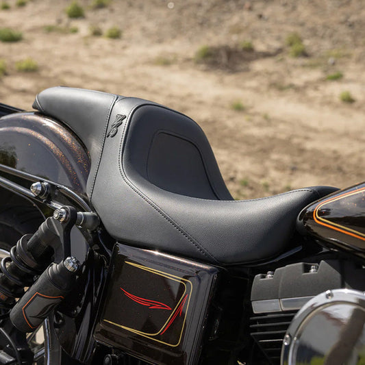 Thrashin X Saddlemen Step-Up Smooth Dual Seat. Dyna 2006-2017 – Saddlemen Seats